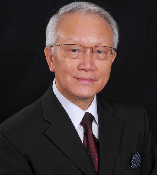 Portrait photo of Dennis Hsieh